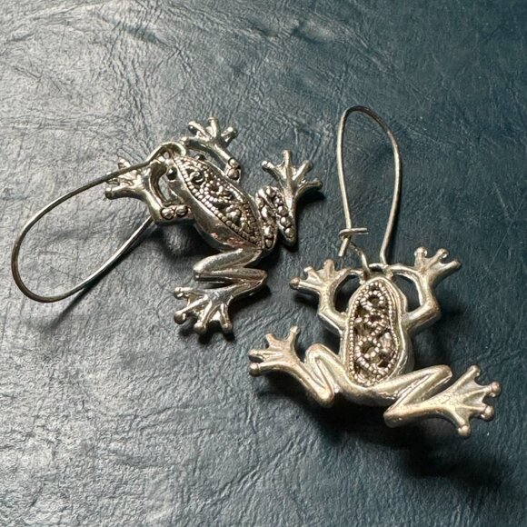Silvertone Large Filigree Statement Frog Earrings - Picture 4 of 6